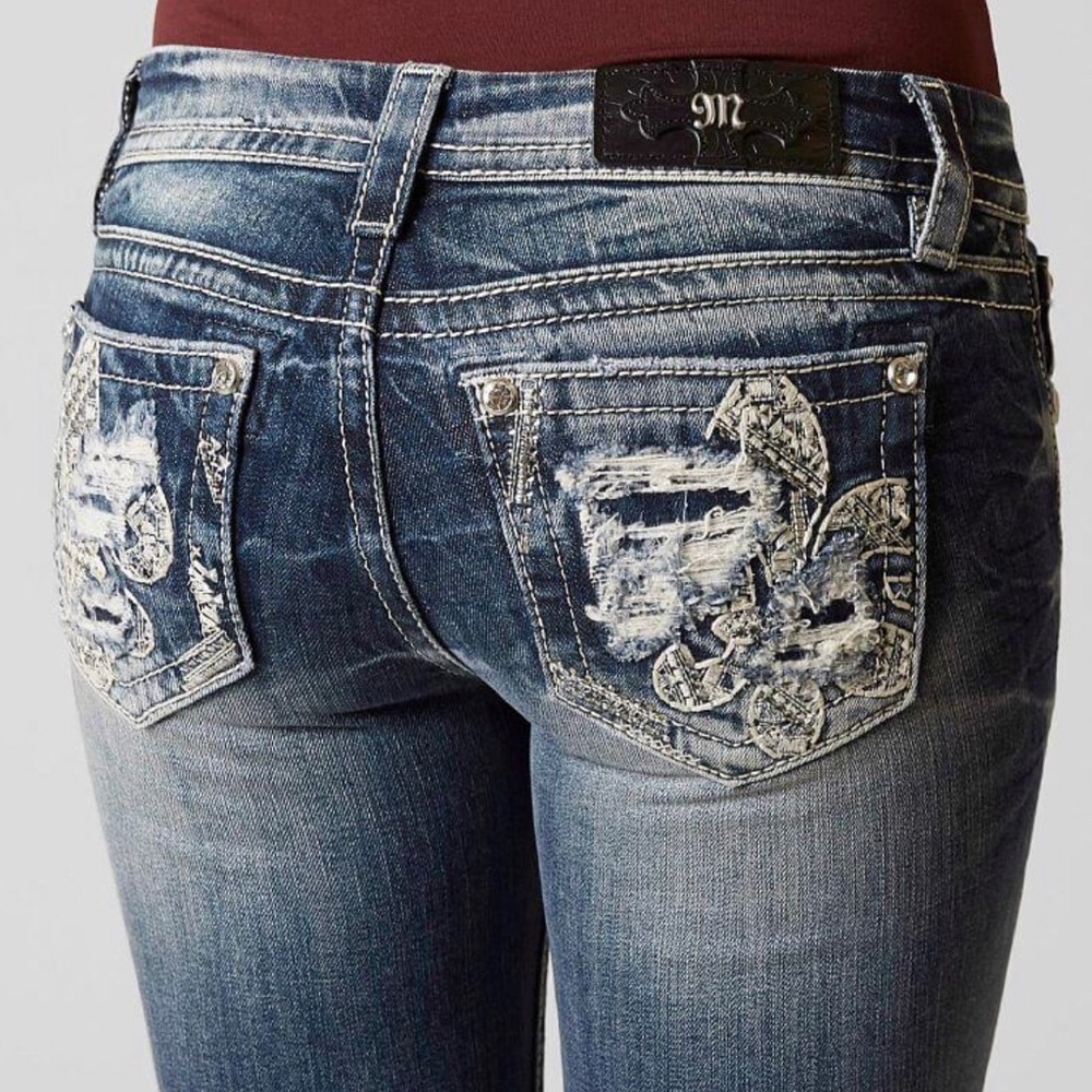 NWOT: Buckle Miss Me Mid-Rise Easy Straight Jeans